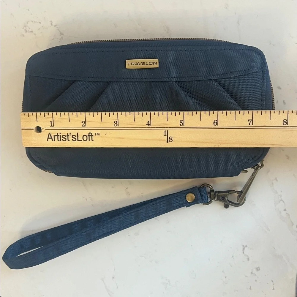 TRAVELON WALLET ZIP AROUND CLOSE REMOVABL WRISTLET STRAP WOMENS